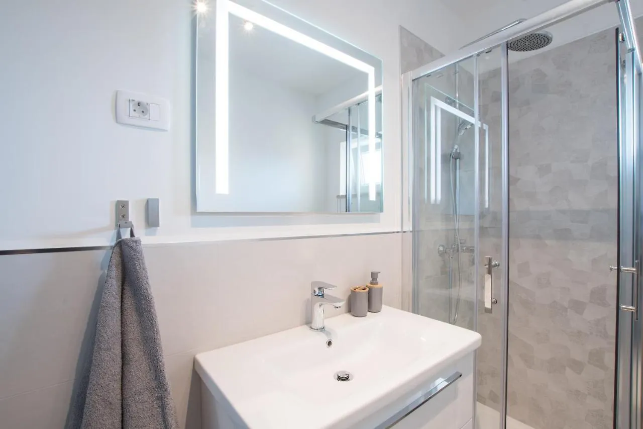 Apartments Lirio Umag