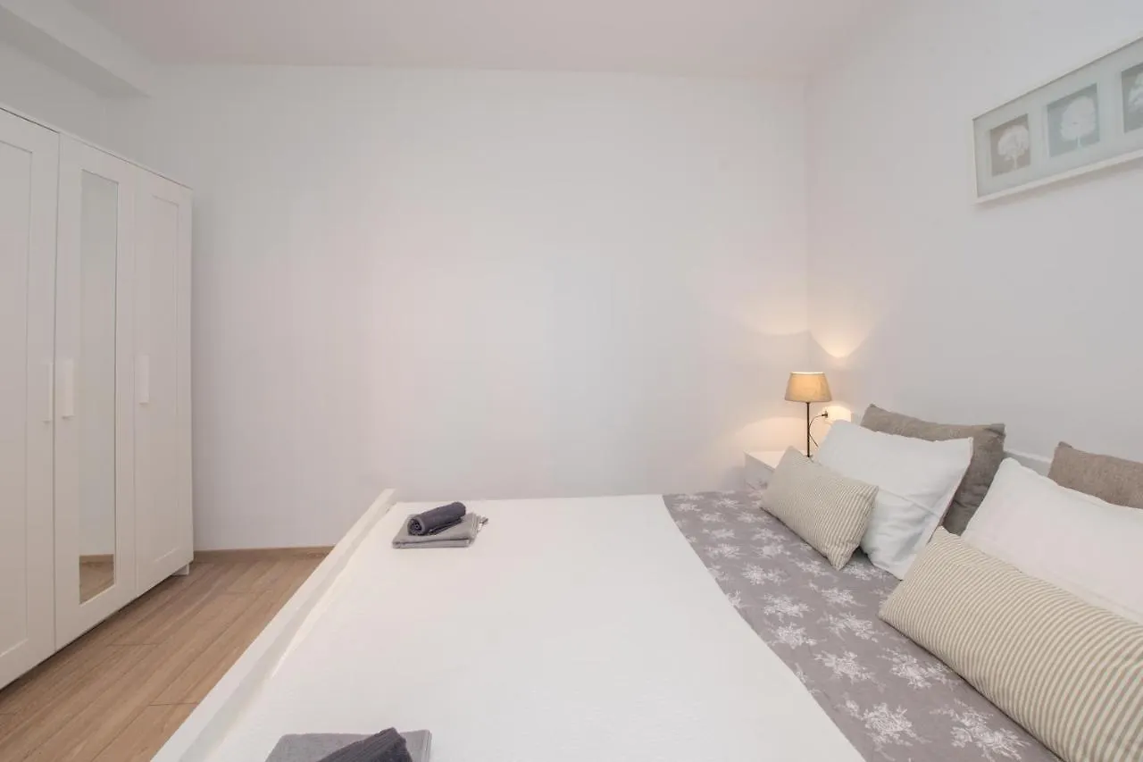 Apartments Lirio Umag