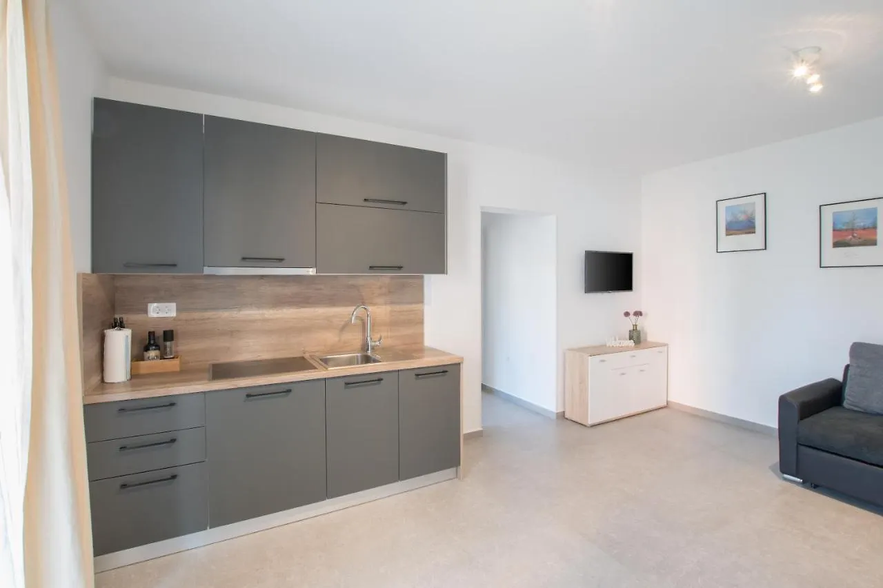 Apartments Lirio Umag 0*,  Croatia