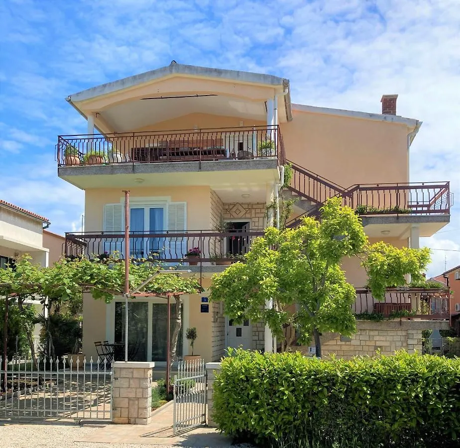 Apartments Lirio contacts