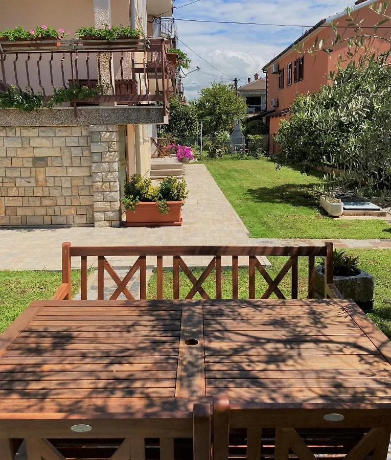 Apartments Lirio Umag